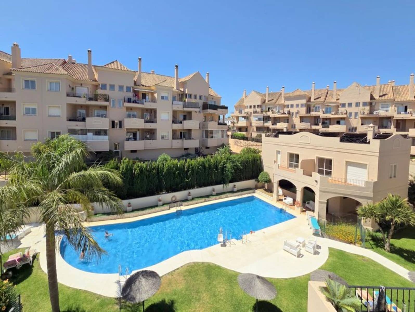 3 soverom Penthouse til salgs i La Duquesa / Puerto de la Duquesa - € 379 000 (Ref: 9952253)