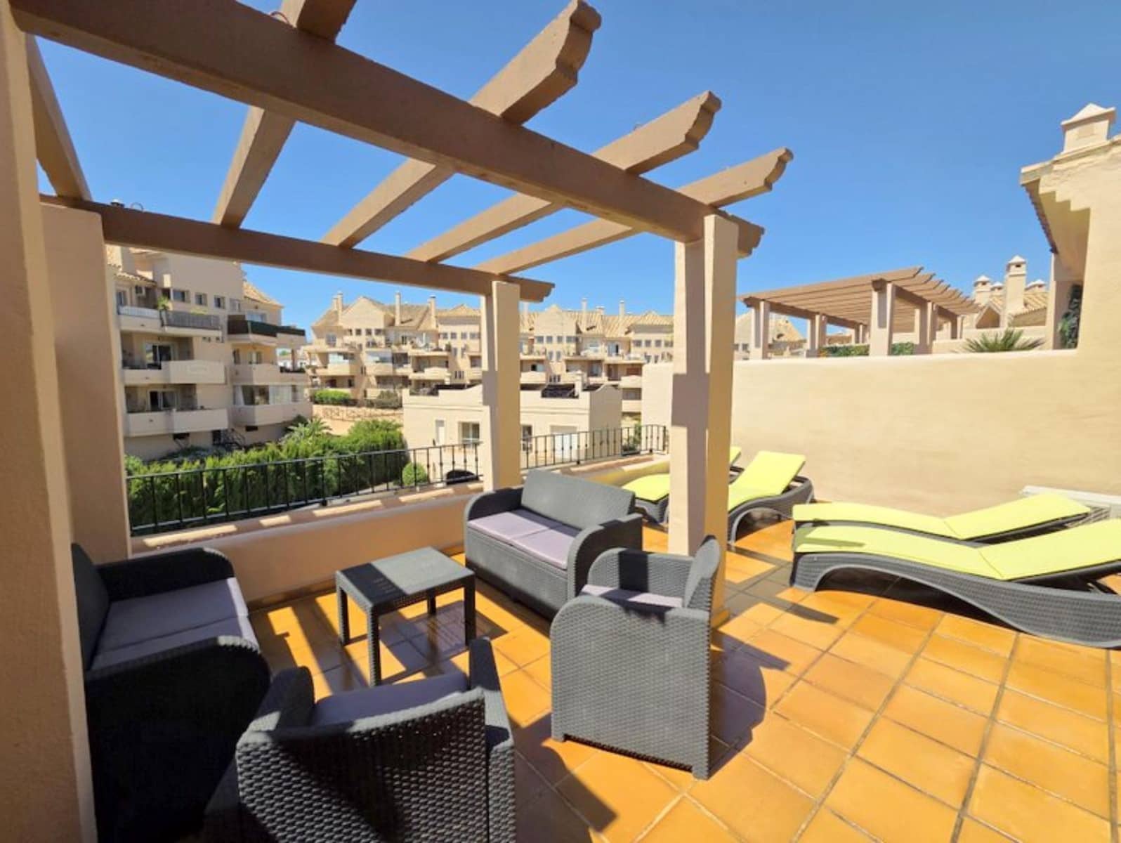 3 soverom Penthouse til salgs i La Duquesa / Puerto de la Duquesa - € 379 000 (Ref: 9952253)