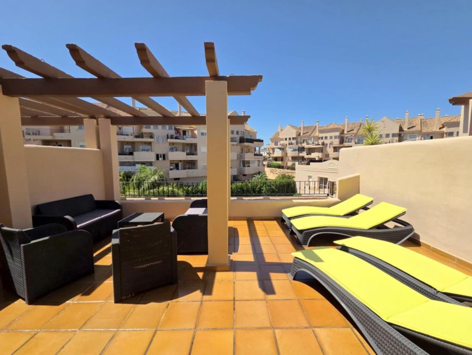 3 soverom Penthouse til salgs i La Duquesa / Puerto de la Duquesa - € 379 000 (Ref: 9952253)