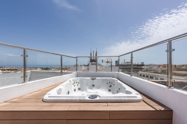 Ático de 3 habitaciones en San Pedro de Alcantara, Marbella en venta - 790.000 € (Ref: 9952262)