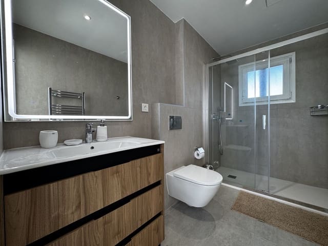 4 Zimmer Penthouse zu verkaufen in Puerto Banus, Marbella - 1.400.000 € (Ref: 9952272)