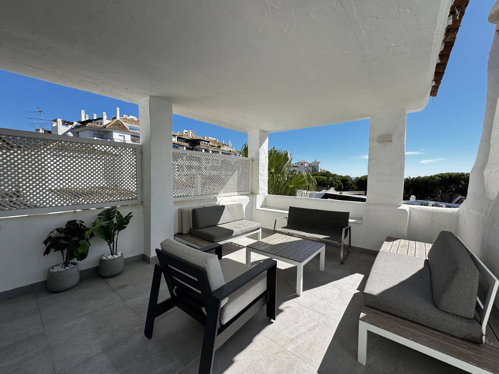 4 Zimmer Penthouse zu verkaufen in Puerto Banus - 1.400.000 € (Ref: 9952272)
