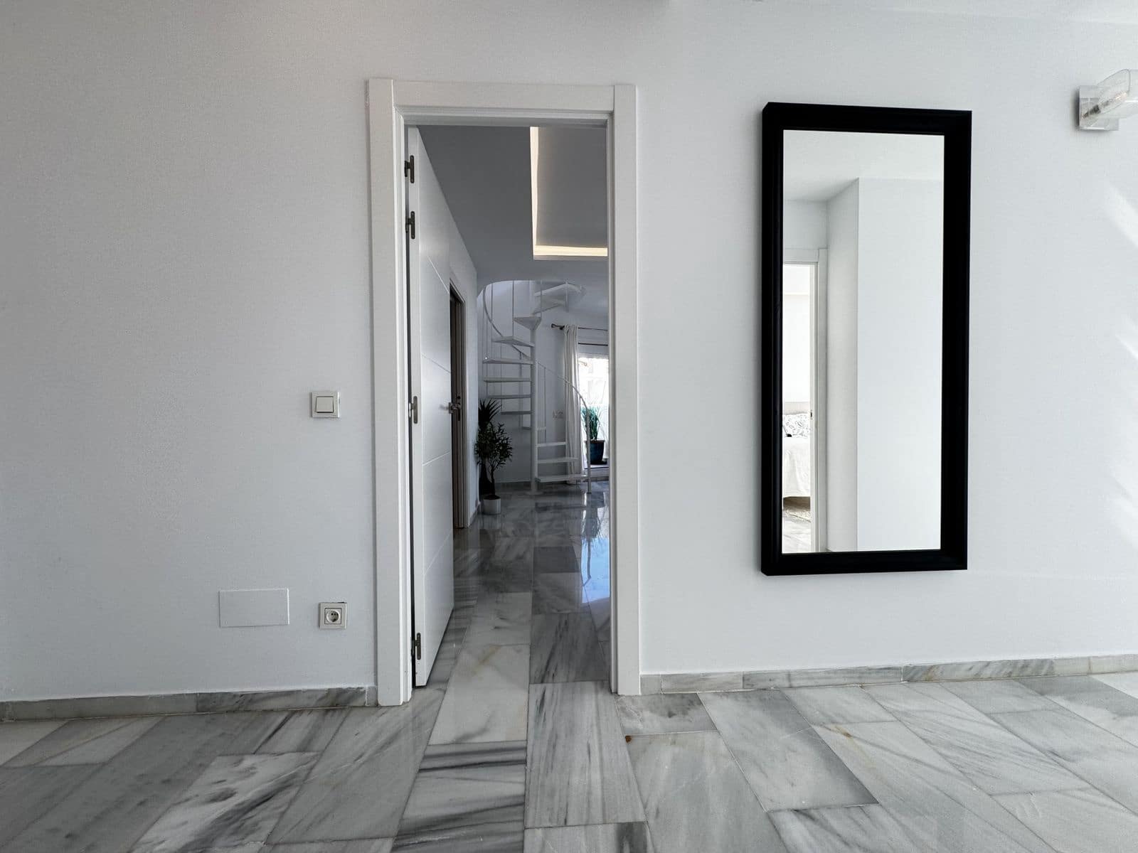 4 Zimmer Penthouse zu verkaufen in Puerto Banus - 1.400.000 € (Ref: 9952272)