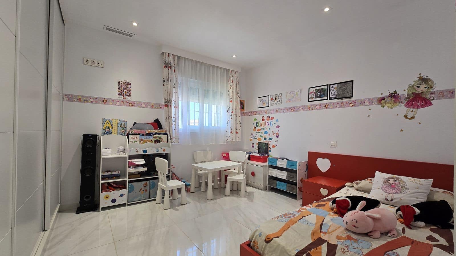 Chalet de 4 habitaciones en San Pedro de Alcantara en venta - 1.200.000 € (Ref: 9952273)