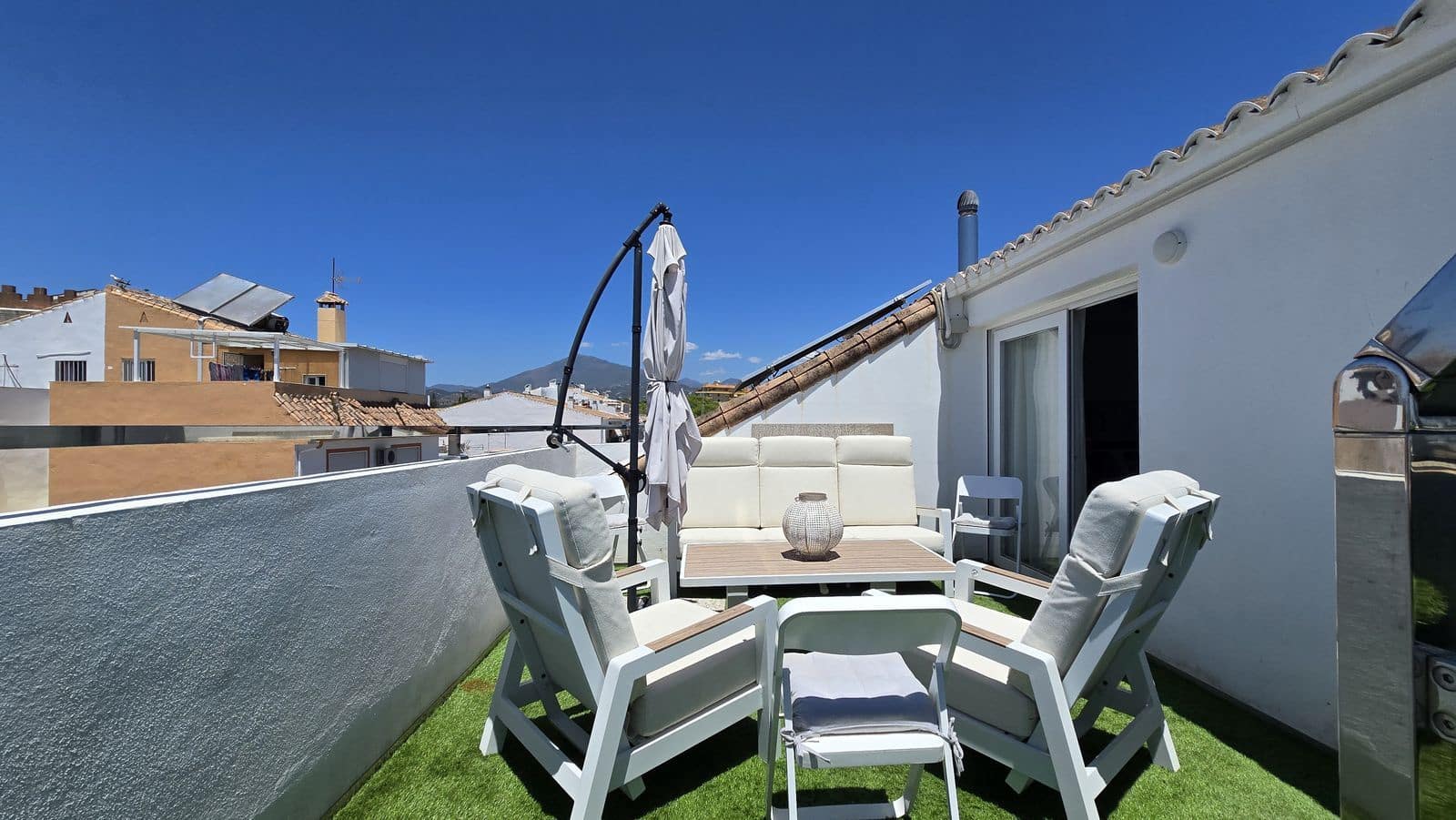 Chalet de 4 habitaciones en San Pedro de Alcantara en venta - 1.200.000 € (Ref: 9952273)