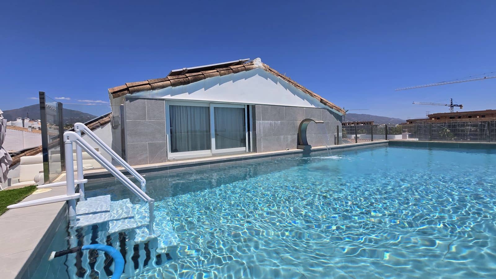 Chalet de 4 habitaciones en San Pedro de Alcantara en venta - 1.200.000 € (Ref: 9952273)