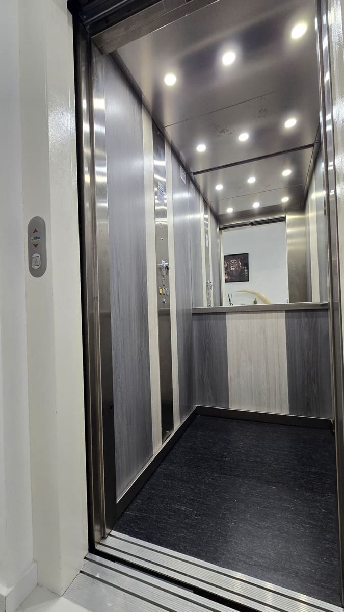 Chalet de 4 habitaciones en San Pedro de Alcantara en venta - 1.200.000 € (Ref: 9952273)