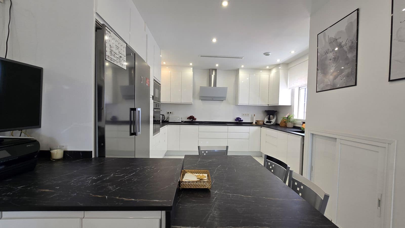 Chalet de 4 habitaciones en San Pedro de Alcantara en venta - 1.200.000 € (Ref: 9952273)
