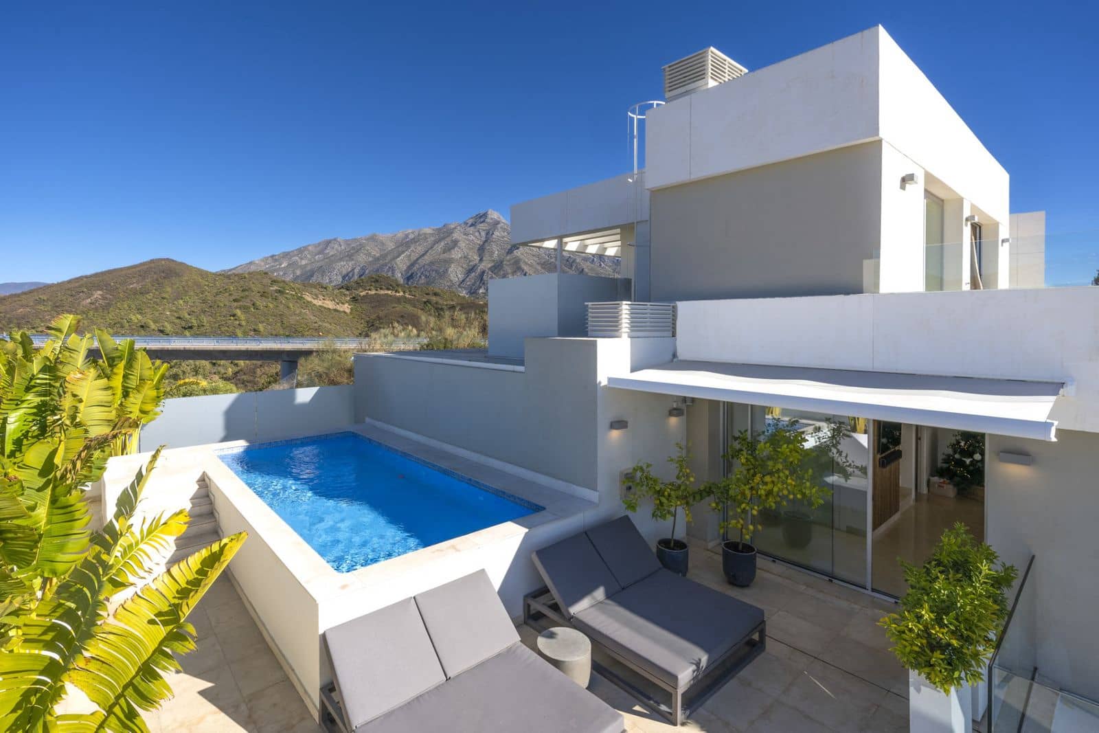 3 soverom Penthouse til salgs i Nueva Andalucia - € 1 750 000 (Ref: 9952274)