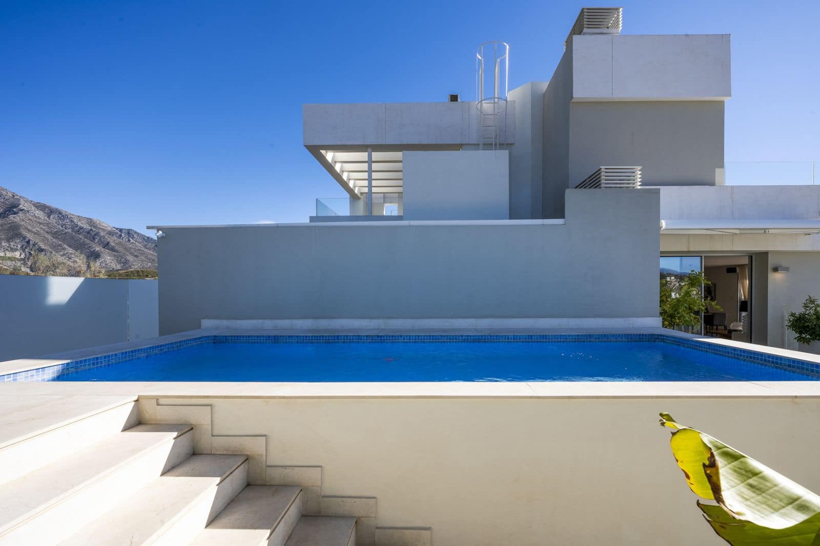 3 soverom Penthouse til salgs i Nueva Andalucia - € 1 750 000 (Ref: 9952274)
