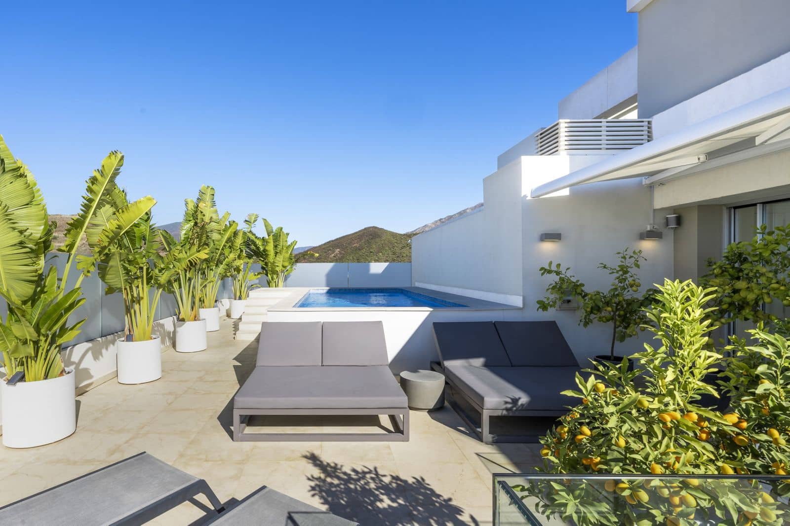 3 soverom Penthouse til salgs i Nueva Andalucia - € 1 750 000 (Ref: 9952274)