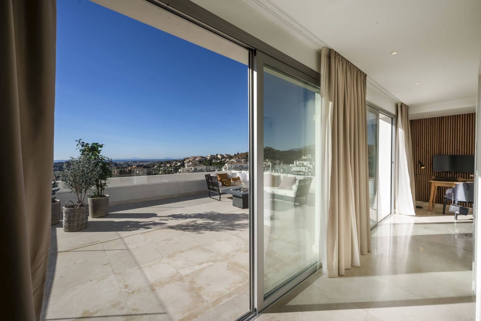 3 soverom Penthouse til salgs i Nueva Andalucia - € 1 750 000 (Ref: 9952274)