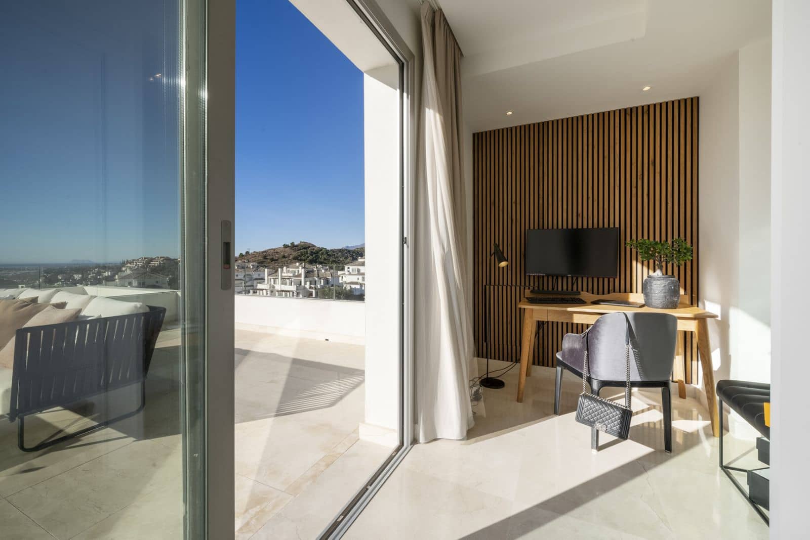 3 soverom Penthouse til salgs i Nueva Andalucia - € 1 750 000 (Ref: 9952274)