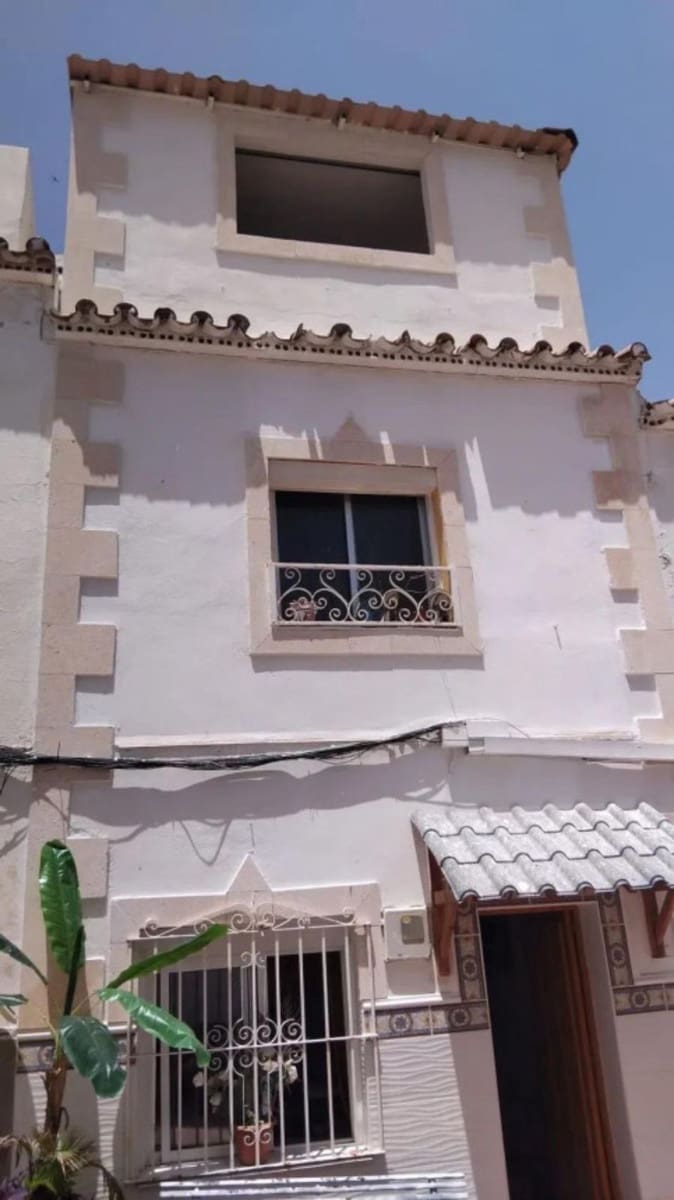 5 soveværelse Byhus til salg i Estepona - € 275.000 (Ref: 9967329)
