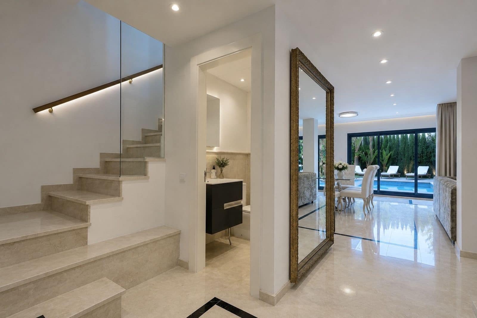4 soveværelse Byhus til salg i Nueva Andalucia - € 790.000 (Ref: 9967337)