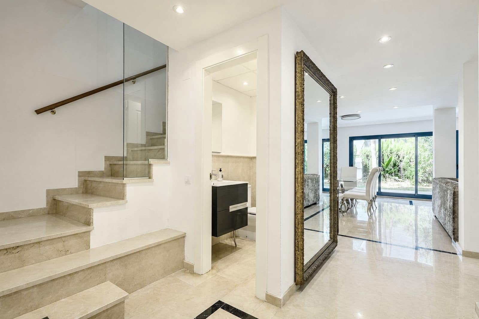 4 soveværelse Byhus til salg i Nueva Andalucia - € 790.000 (Ref: 9967337)