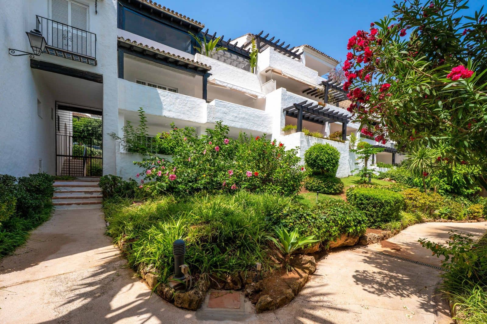 2 bedroom Apartment for sale in Golden Mile - € 2,425,000 (Ref: 9967341)