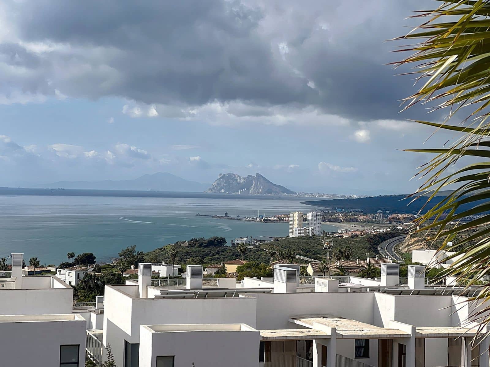 2 soverom Penthouse til salgs i Manilva - € 399 500 (Ref: 9967345)