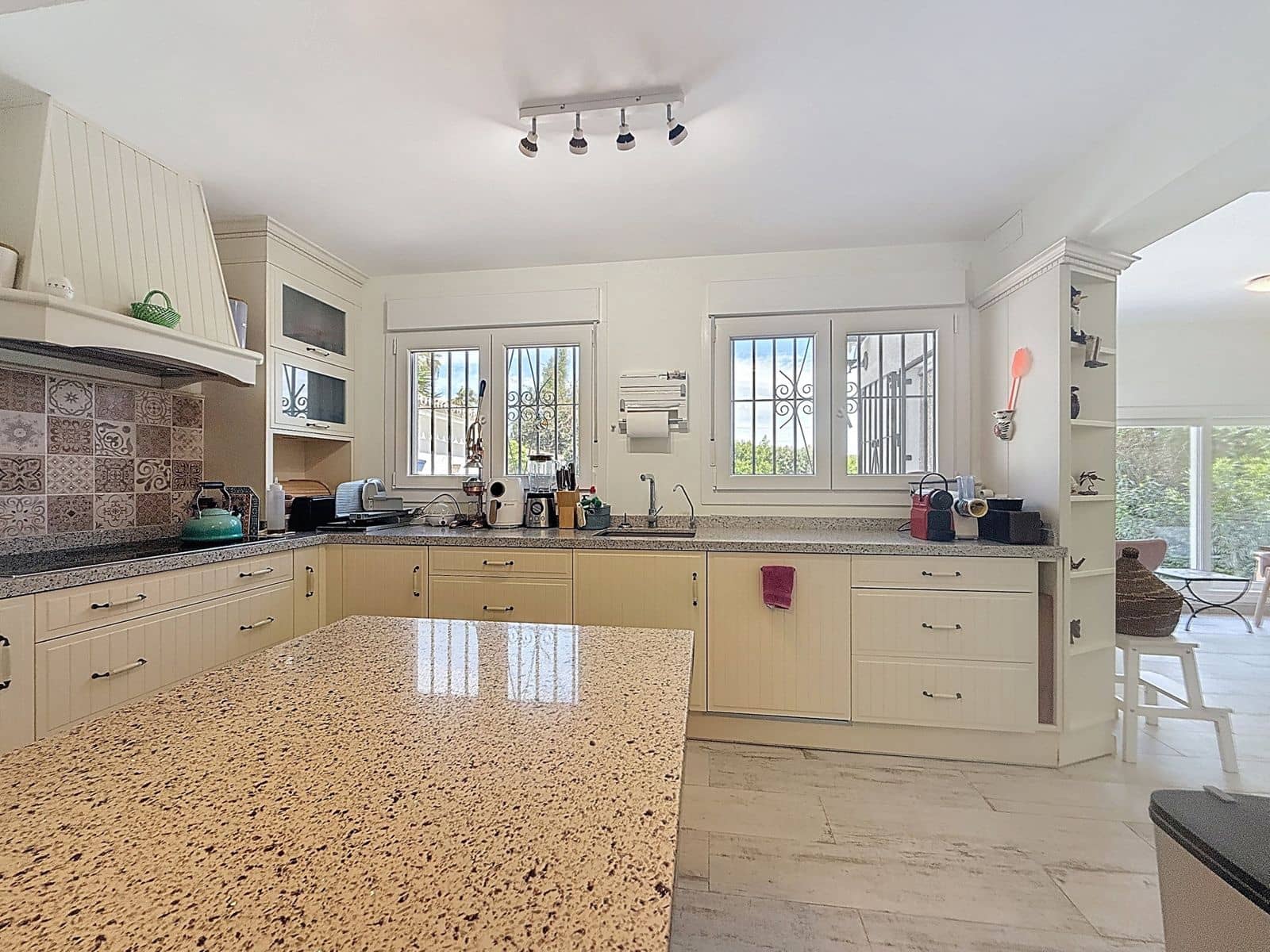 3 bedroom Villa for sale in Manilva - € 599,000 (Ref: 9967350)