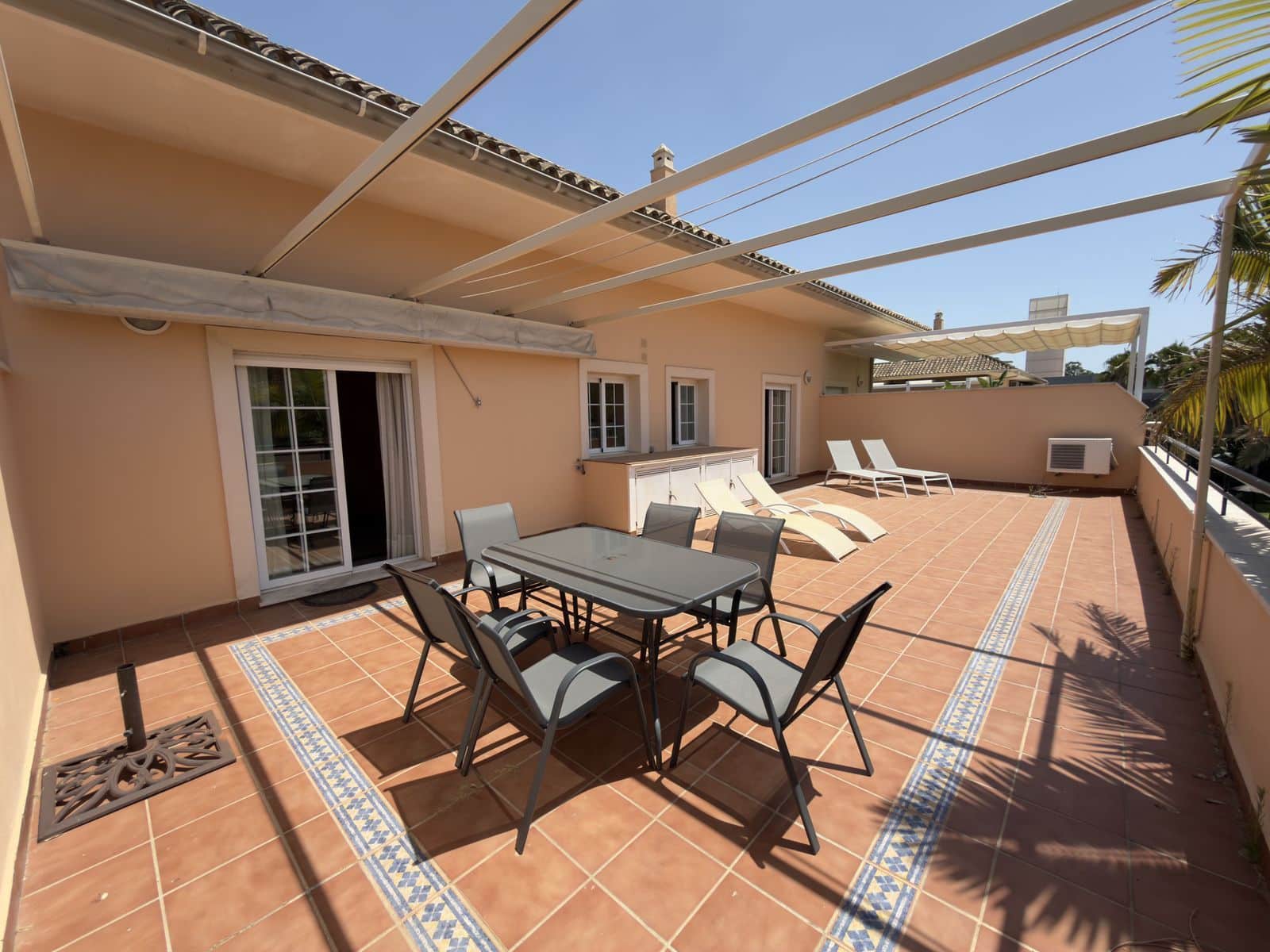 1 soverom Penthouse til salgs i Elviria - € 430 000 (Ref: 9967360)