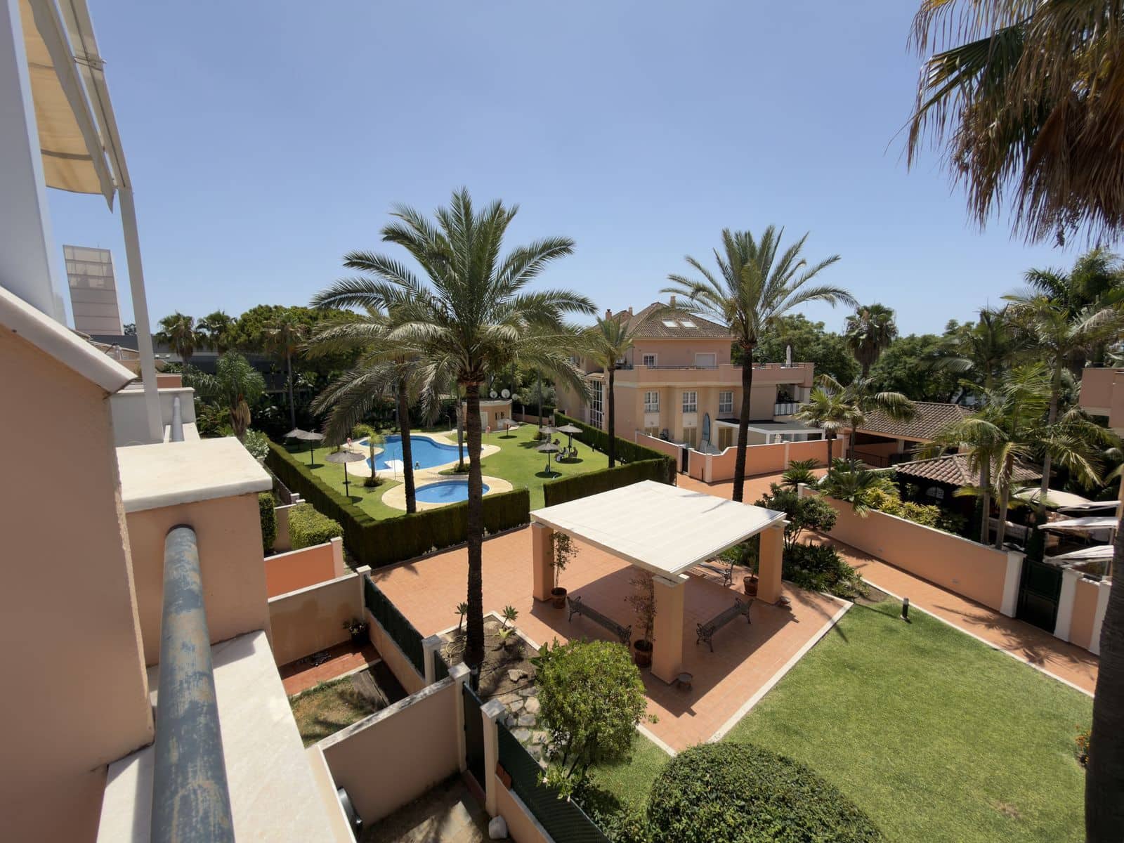 1 soverom Penthouse til salgs i Elviria - € 430 000 (Ref: 9967360)
