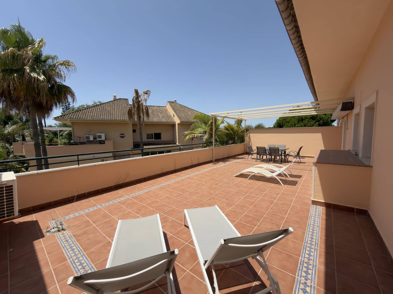1 soverom Penthouse til salgs i Elviria - € 430 000 (Ref: 9967360)
