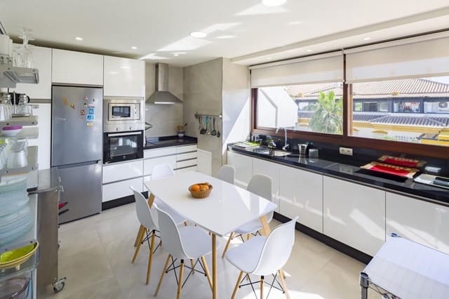 3 slaapkamer Penthouse te koop in Nueva Andalucia, Marbella - € 499.000 (Ref: 9967367)