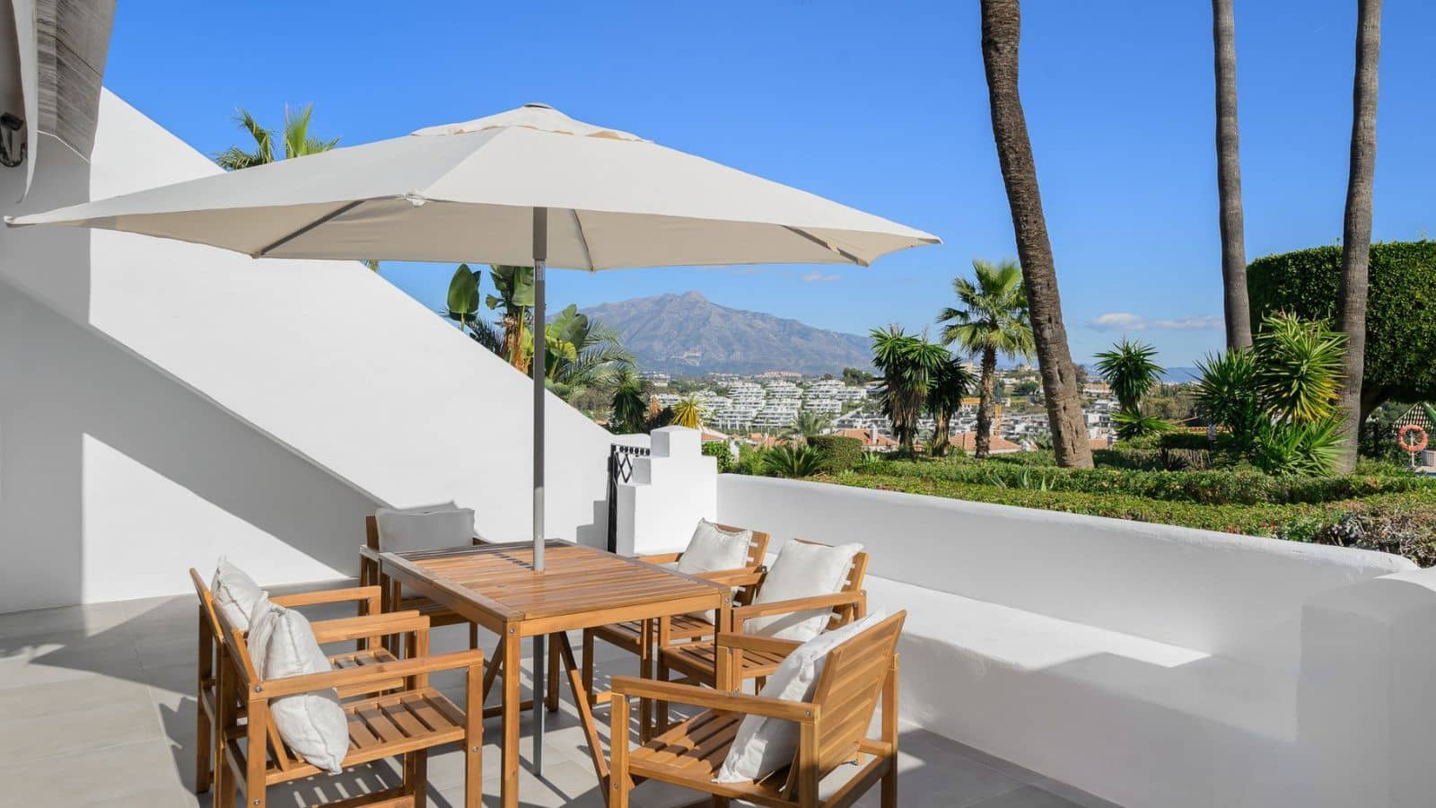 3 soveværelse Byhus til salg i El Paraiso - € 725.000 (Ref: 9967392)