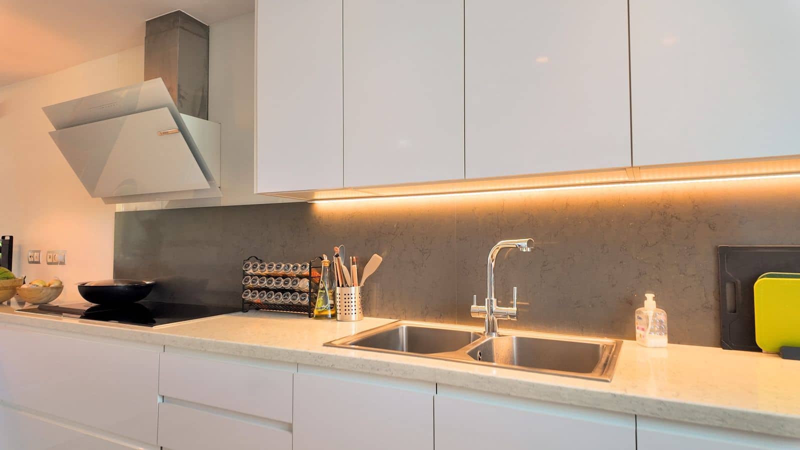 4 bedroom Townhouse for sale in Marbella - € 895,000 (Ref: 9967408)