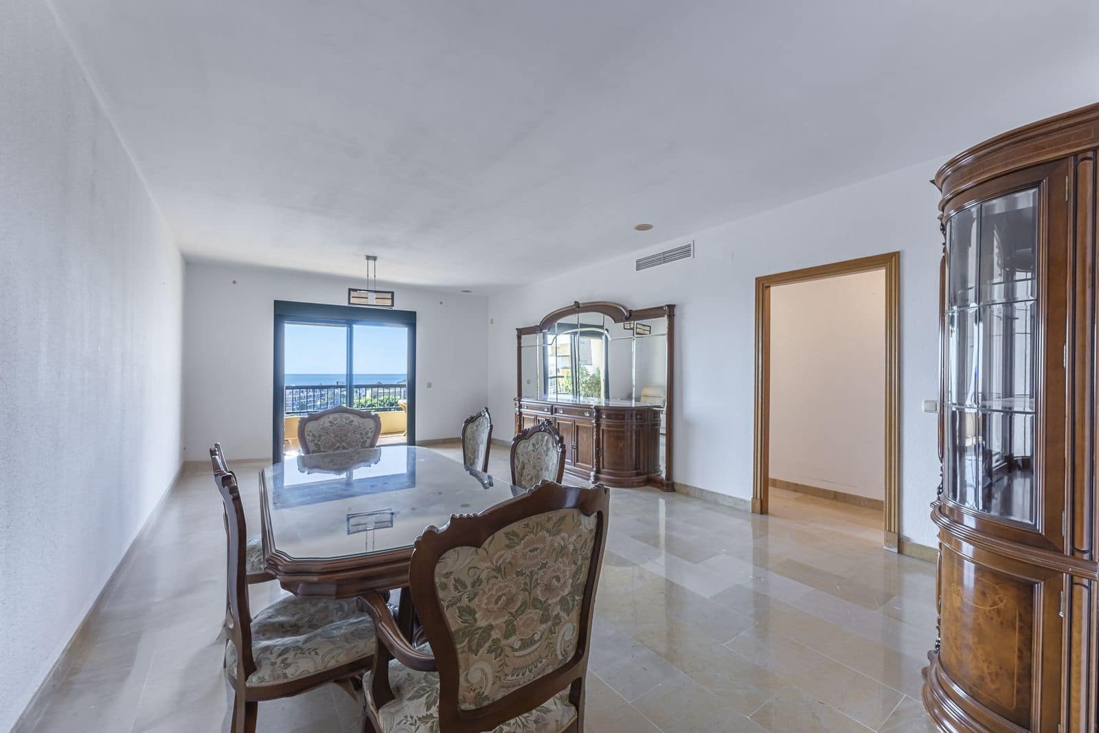 3 bedroom Apartment for sale in San Pedro de Alcantara - € 649,000 (Ref: 9967410)