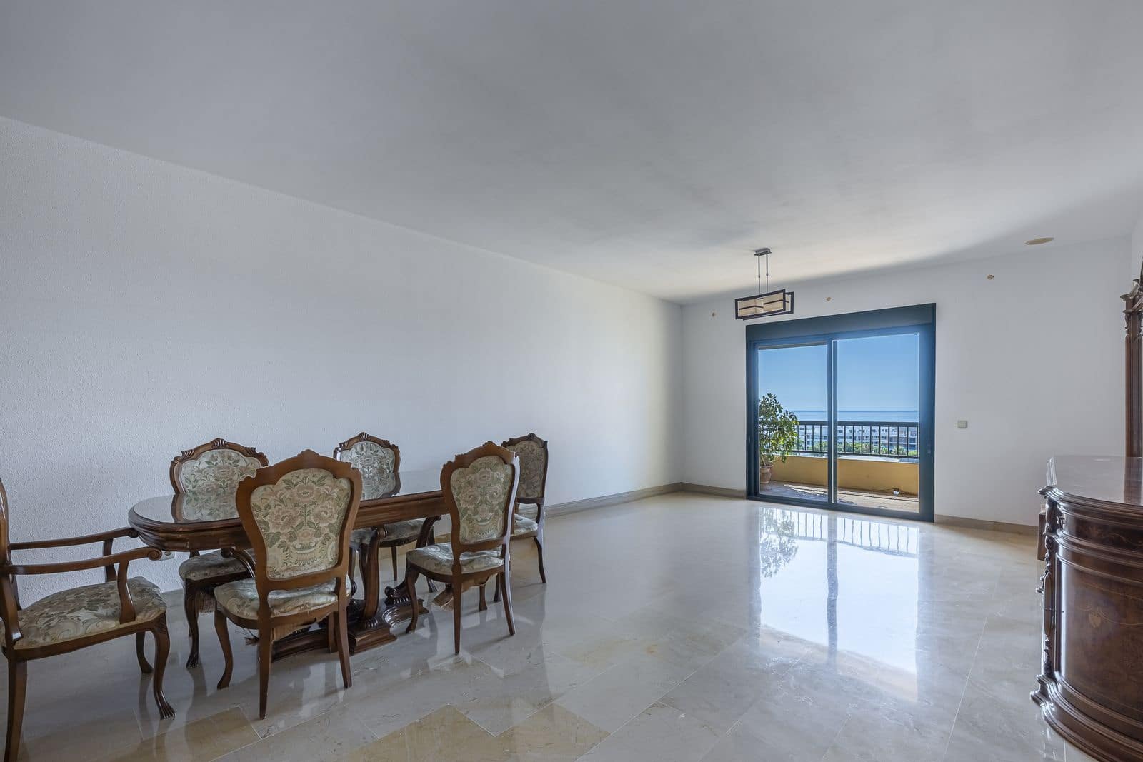 3 bedroom Apartment for sale in San Pedro de Alcantara - € 649,000 (Ref: 9967410)