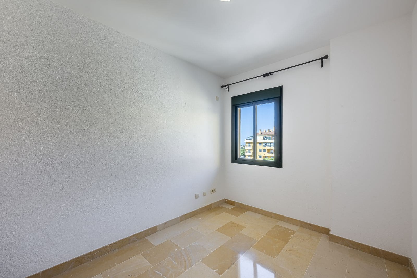 3 bedroom Apartment for sale in San Pedro de Alcantara - € 649,000 (Ref: 9967410)