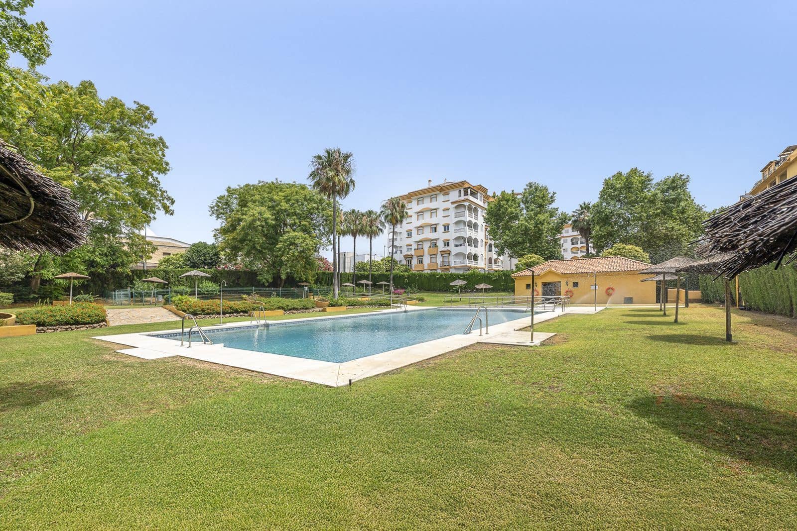 3 bedroom Apartment for sale in San Pedro de Alcantara - € 649,000 (Ref: 9967410)