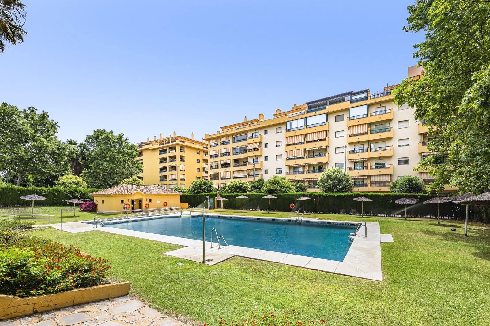 3 bedroom Apartment for sale in San Pedro de Alcantara - € 649,000 (Ref: 9967410)
