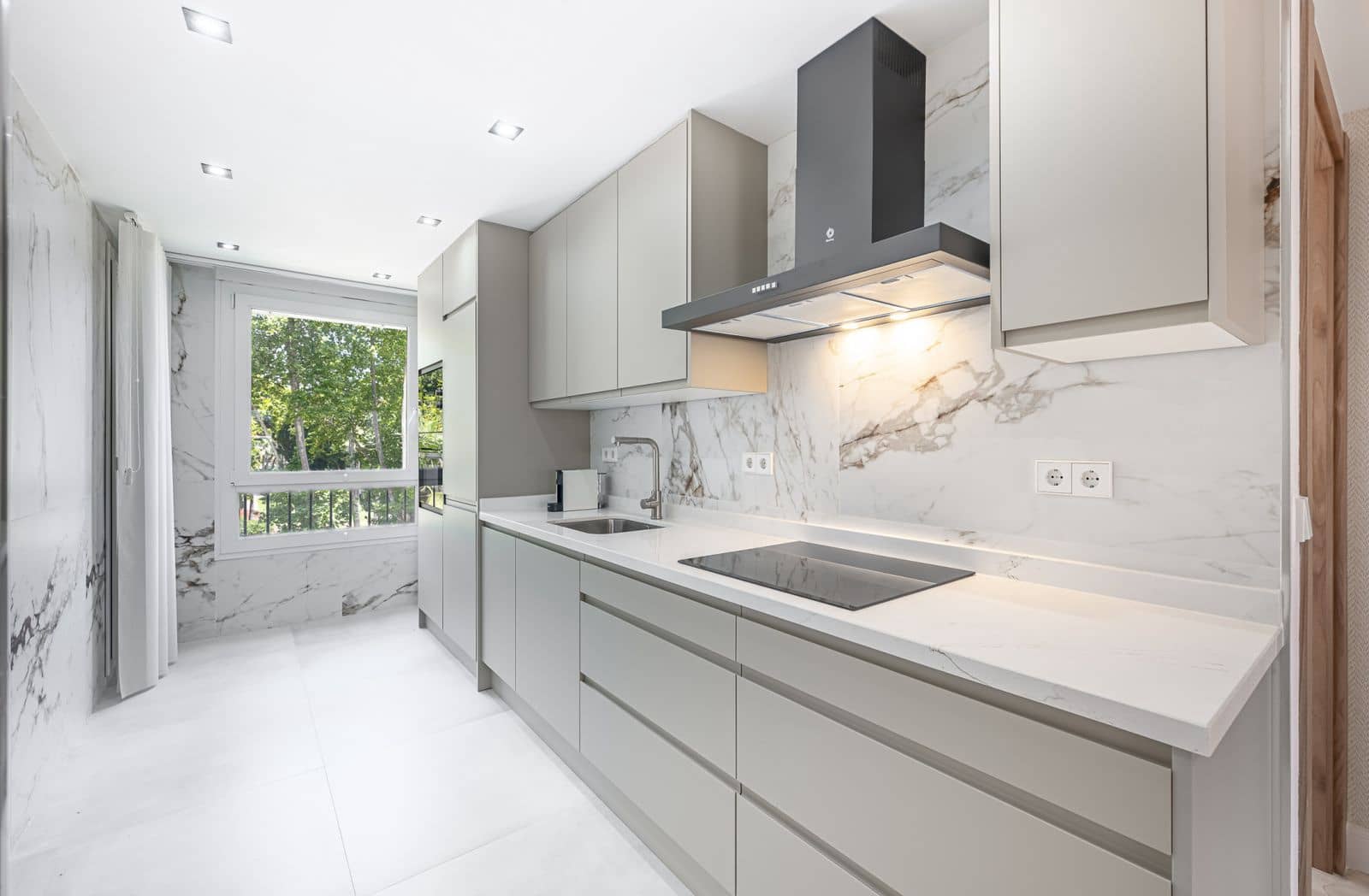2 chambre Appartement à vendre à Golden Mile - 1 350 000 € (Ref: 9967415)