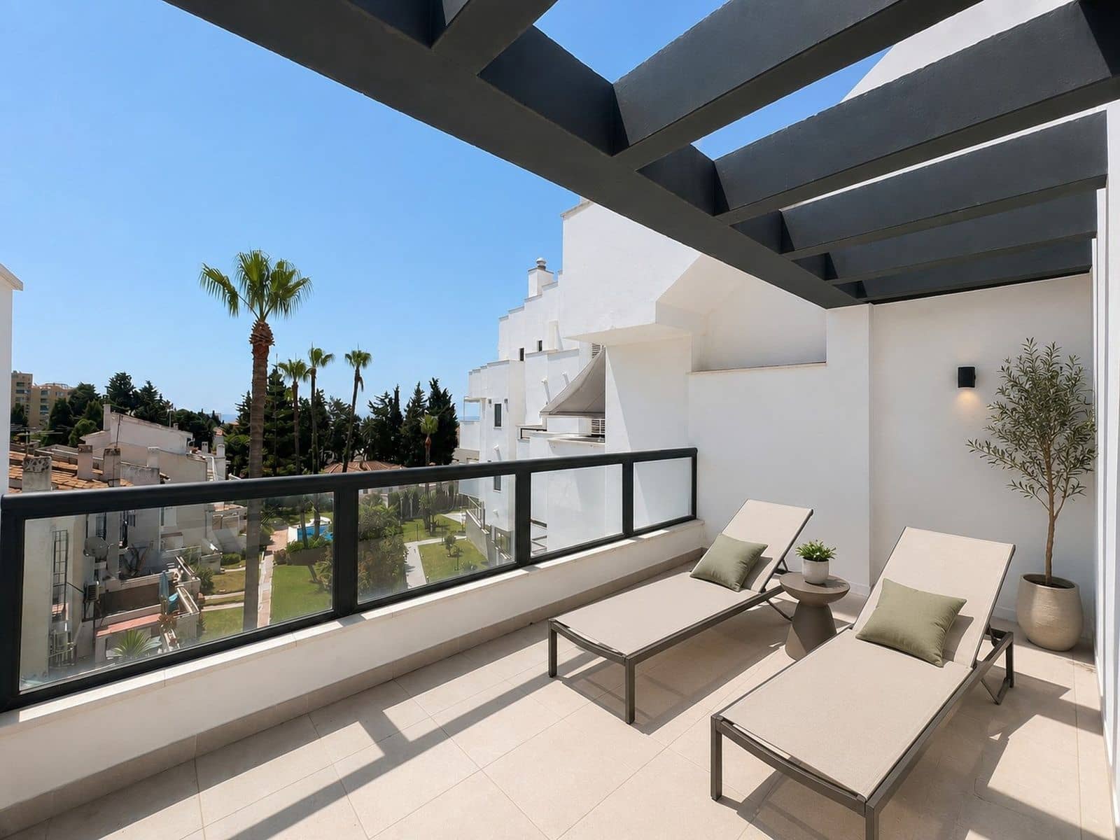 2 bedroom Townhouse for sale in Torremolinos - € 580,000 (Ref: 9967422)