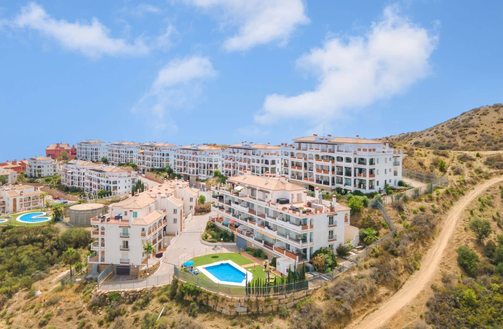 2 bedroom Apartment for sale in Calahonda - € 349,000 (Ref: 9967436)