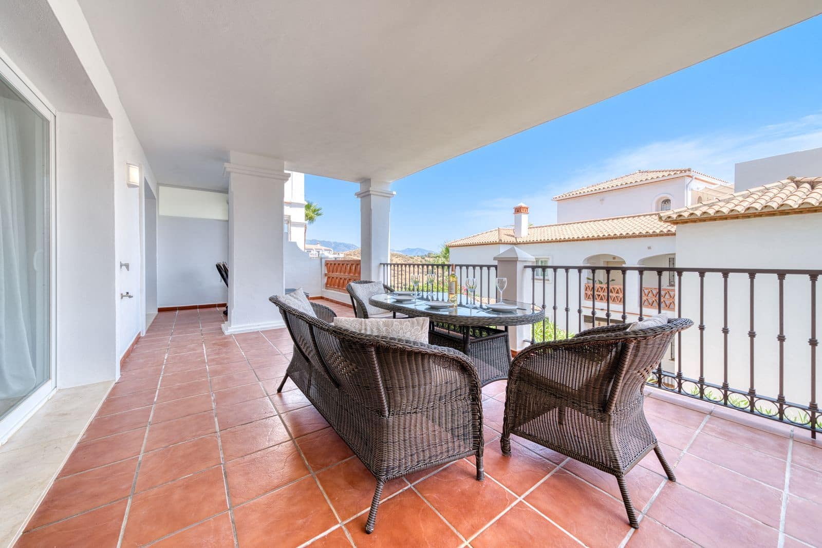2 bedroom Apartment for sale in Calahonda - € 349,000 (Ref: 9967436)