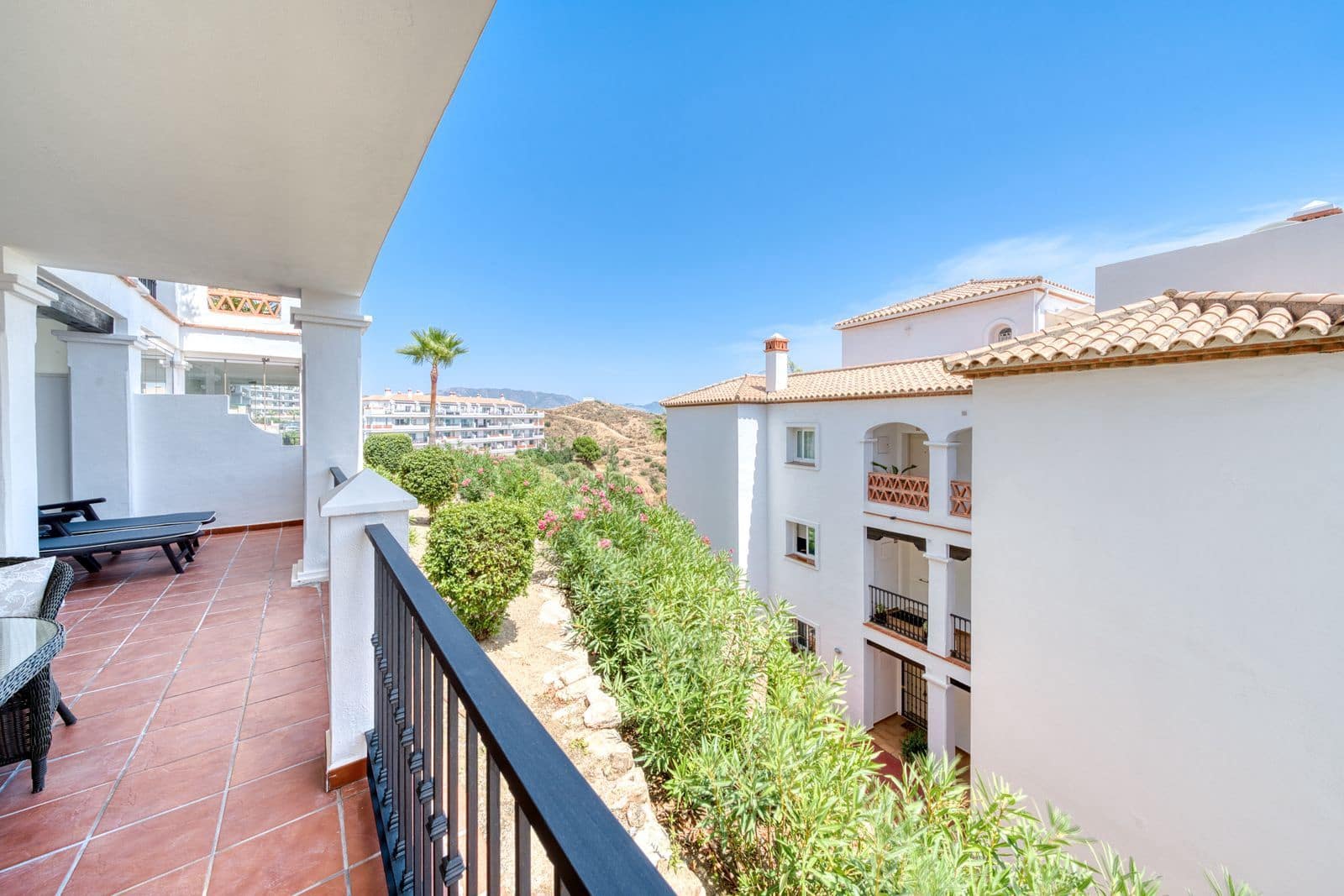 2 bedroom Apartment for sale in Calahonda - € 349,000 (Ref: 9967436)