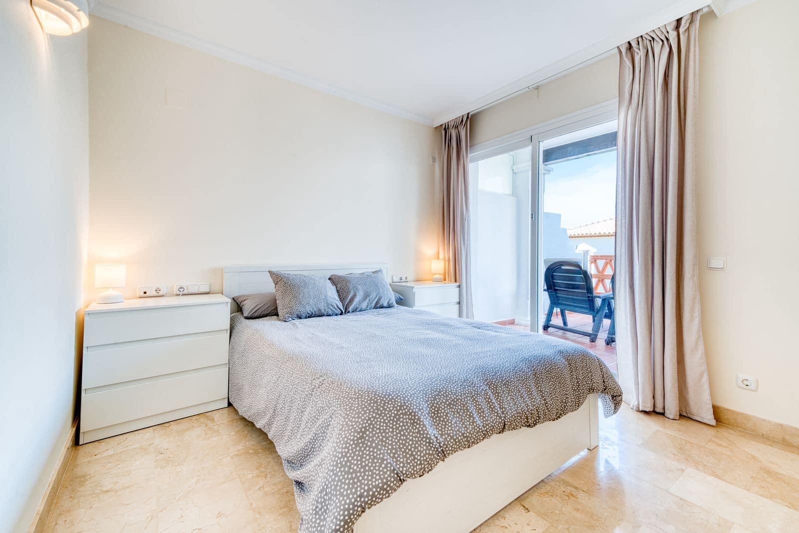 2 bedroom Apartment for sale in Calahonda - € 349,000 (Ref: 9967436)