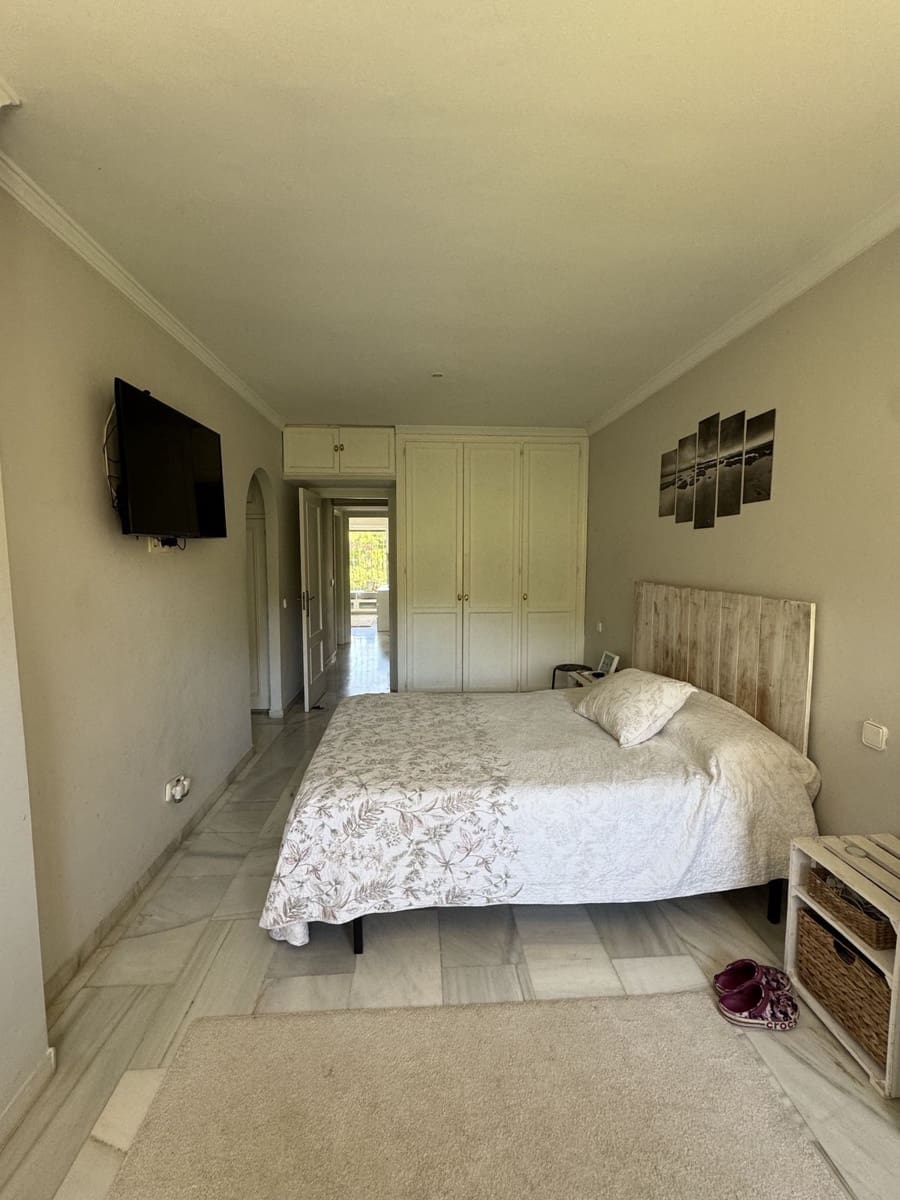 3 bedroom Semi-detached Villa for sale in Calahonda - € 670,000 (Ref: 9967447)