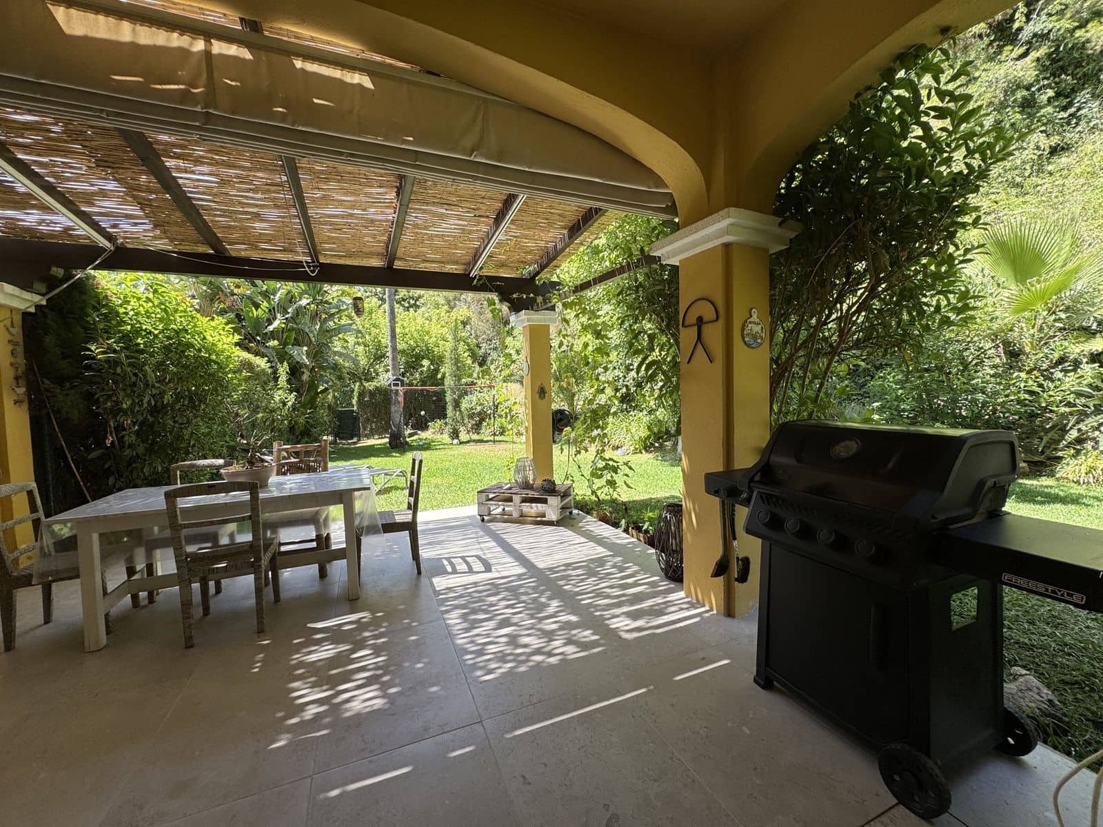 3 bedroom Semi-detached Villa for sale in Calahonda - € 670,000 (Ref: 9967447)