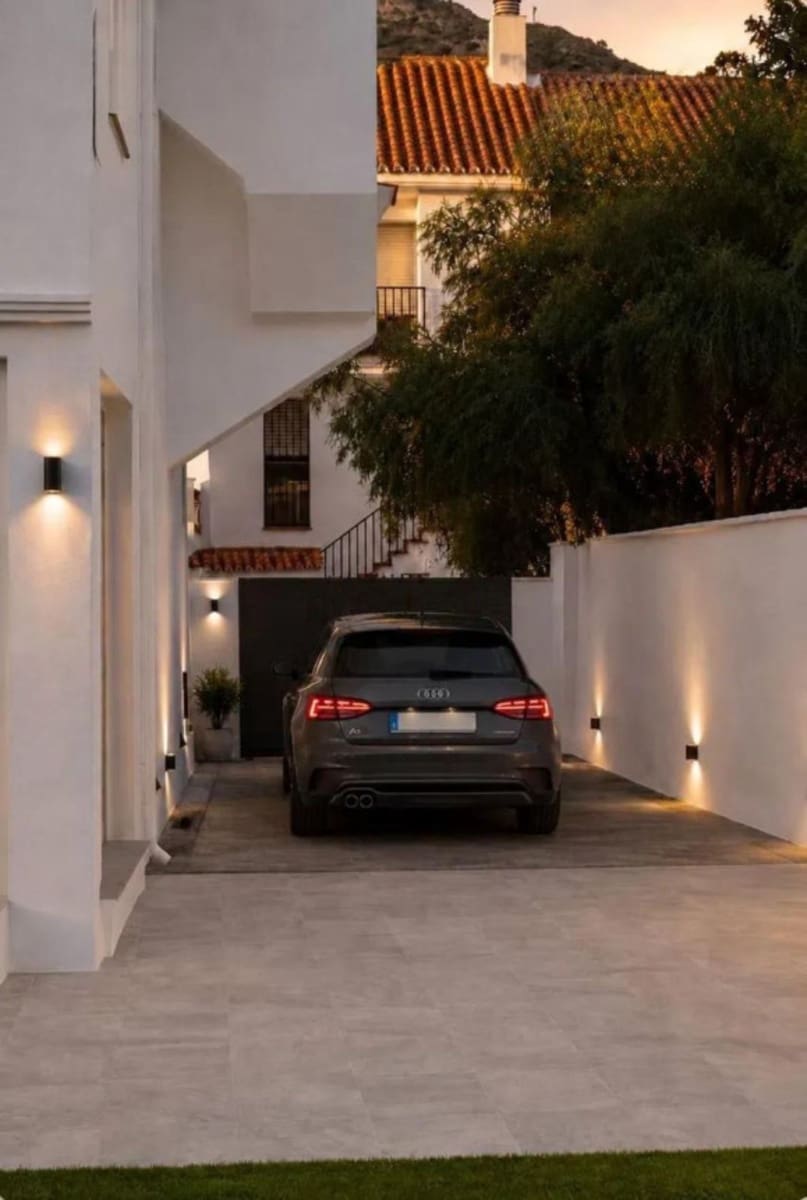 4 bedroom Villa for sale in Marbella - € 1,035,000 (Ref: 9967449)