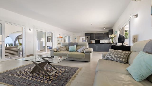 4 soverom Villa til salgs i Manilva - € 1 100 000 (Ref: 9967453)