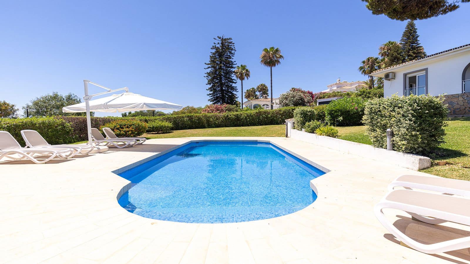 4 soverom Villa til salgs i Manilva - € 1 100 000 (Ref: 9967453)