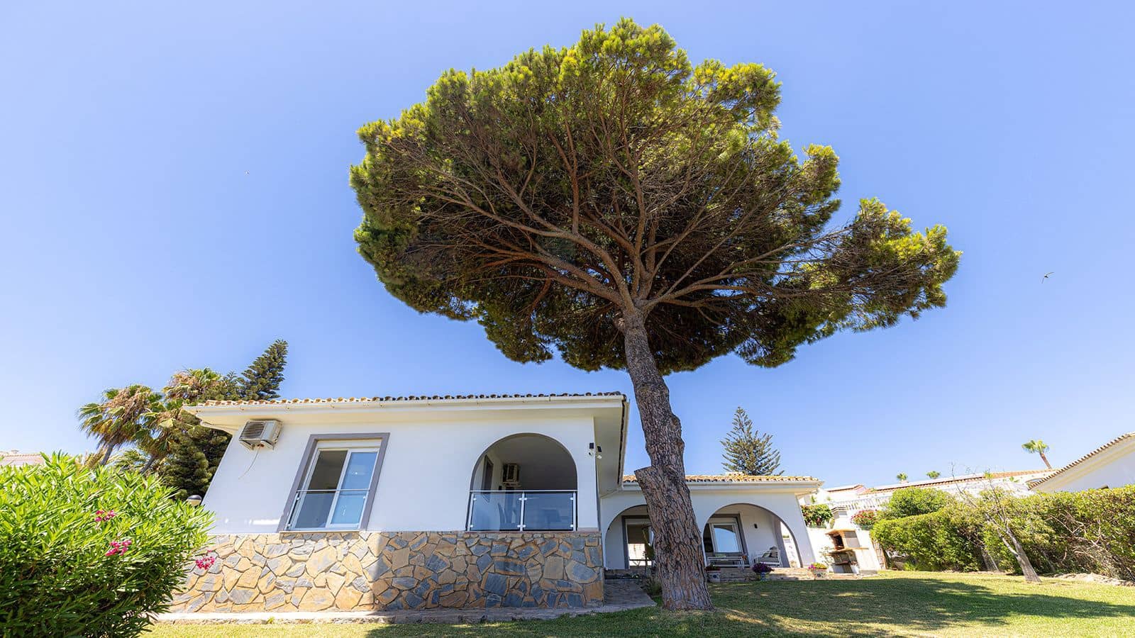 4 soverom Villa til salgs i Manilva - € 1 100 000 (Ref: 9967453)