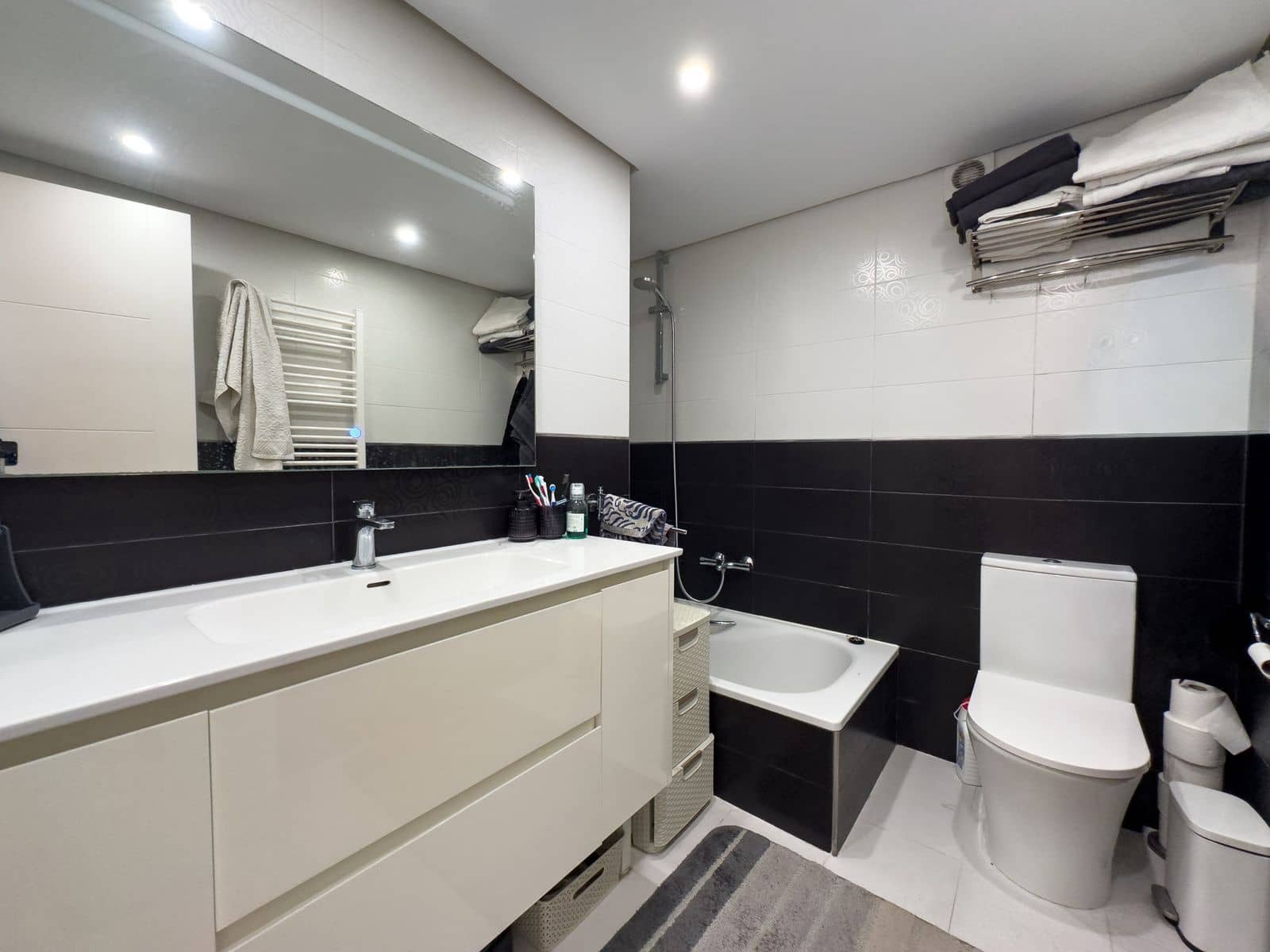2 quarto Apartamento para venda em La Duquesa / Puerto de la Duquesa - 290 000 € (Ref: 9967461)