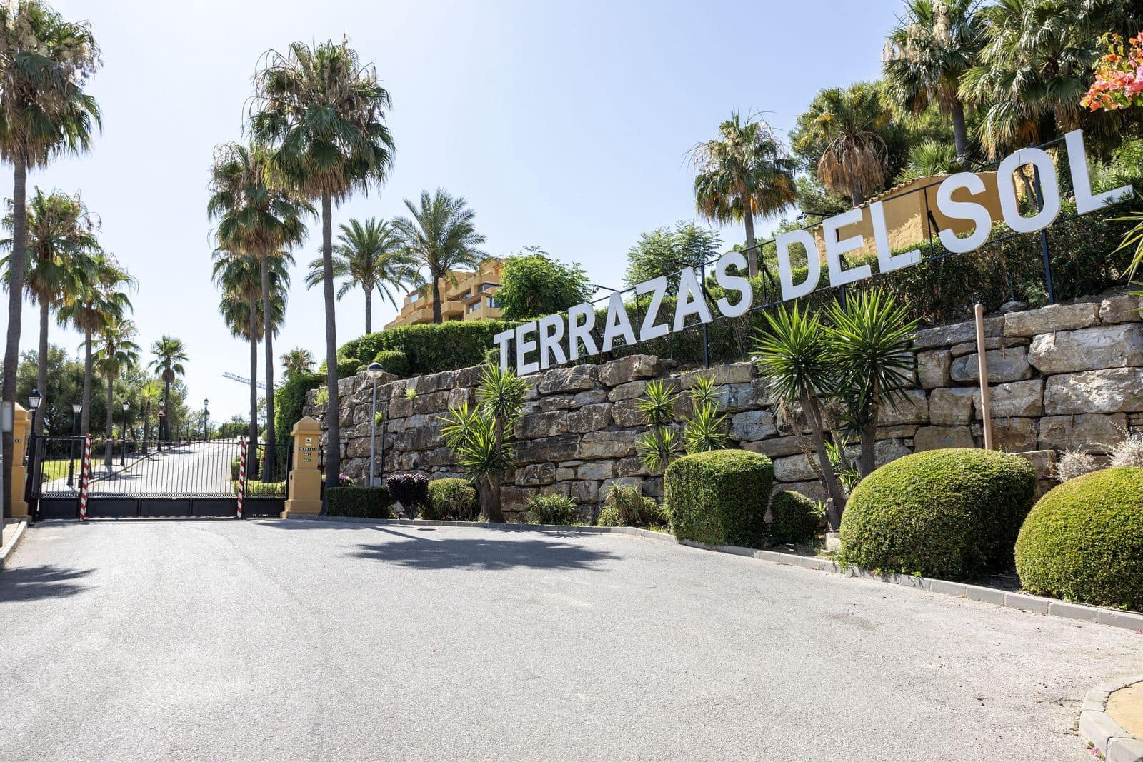 Apartamento de 3 habitaciones en New Golden Mile en venta - 395.000 € (Ref: 9967473)