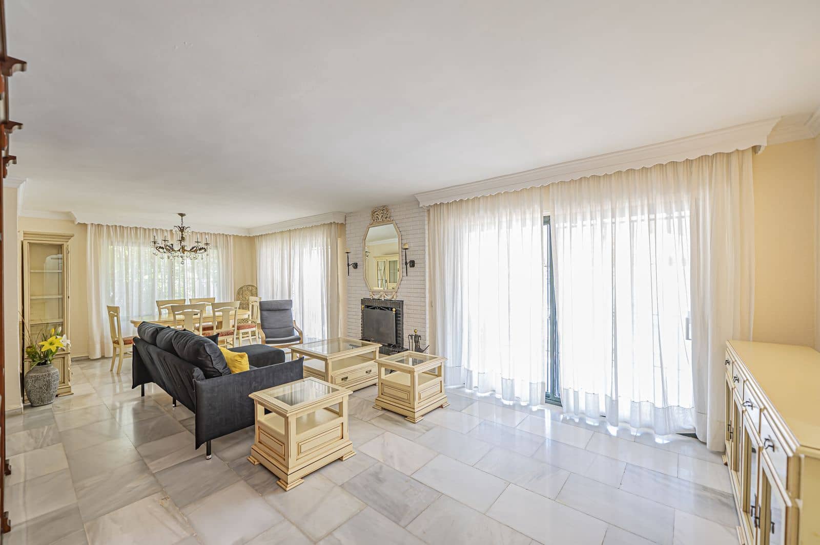 3 bedroom Villa for sale in Nueva Andalucia - € 1,070,000 (Ref: 9967474)