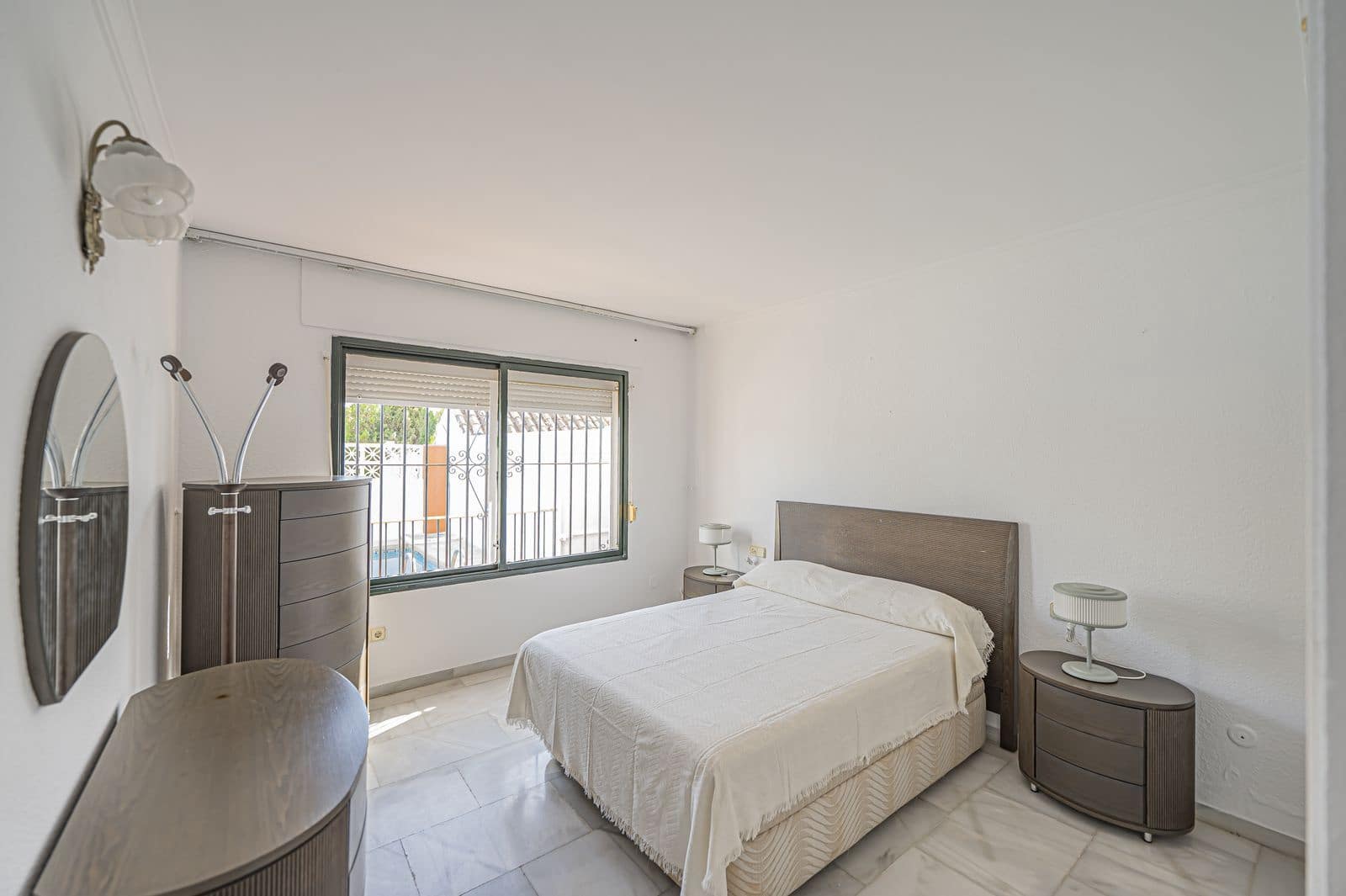 3 bedroom Villa for sale in Nueva Andalucia - € 1,070,000 (Ref: 9967474)